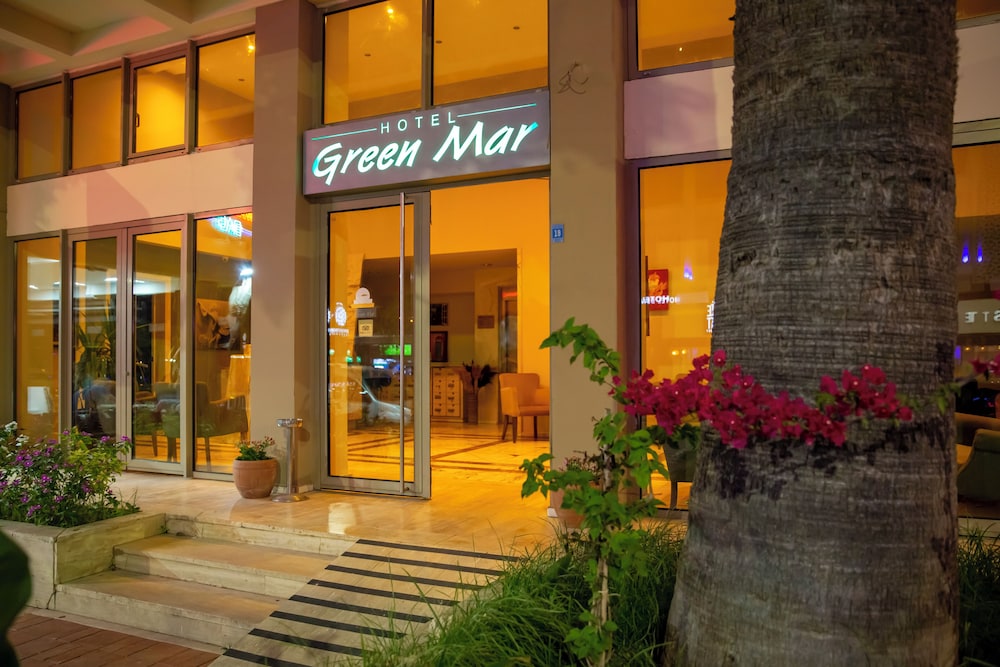 Greenmar Apartments 2/42