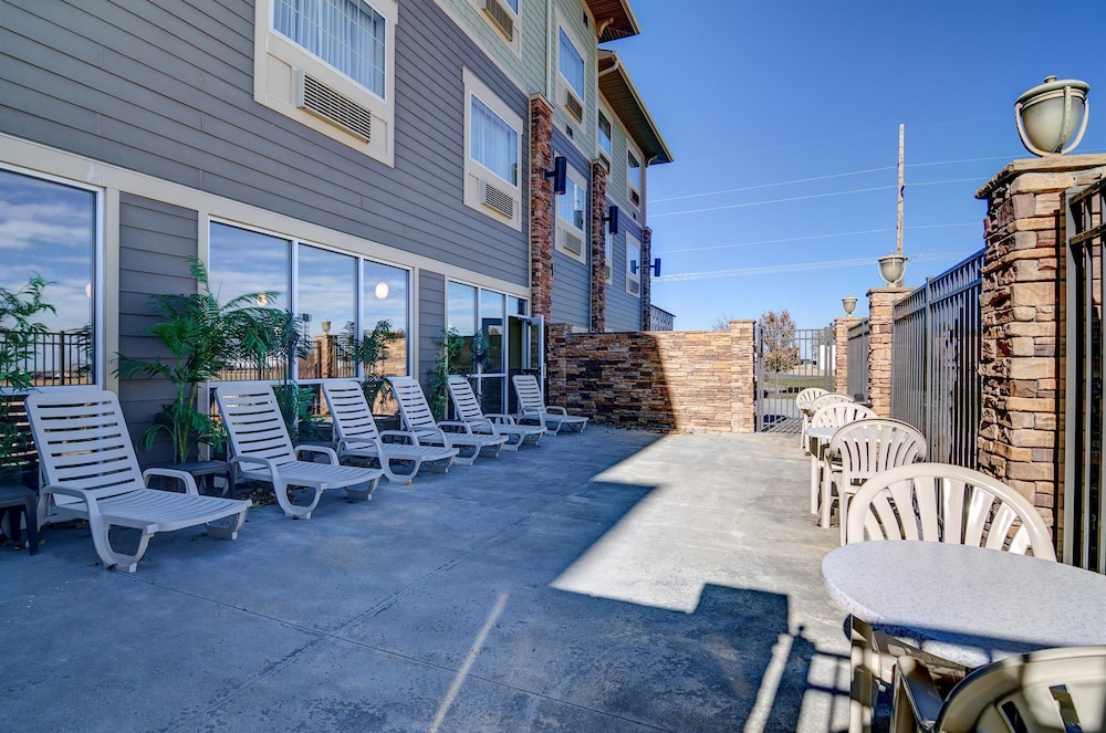 Best Western Plus Butterfield Inn 42/44