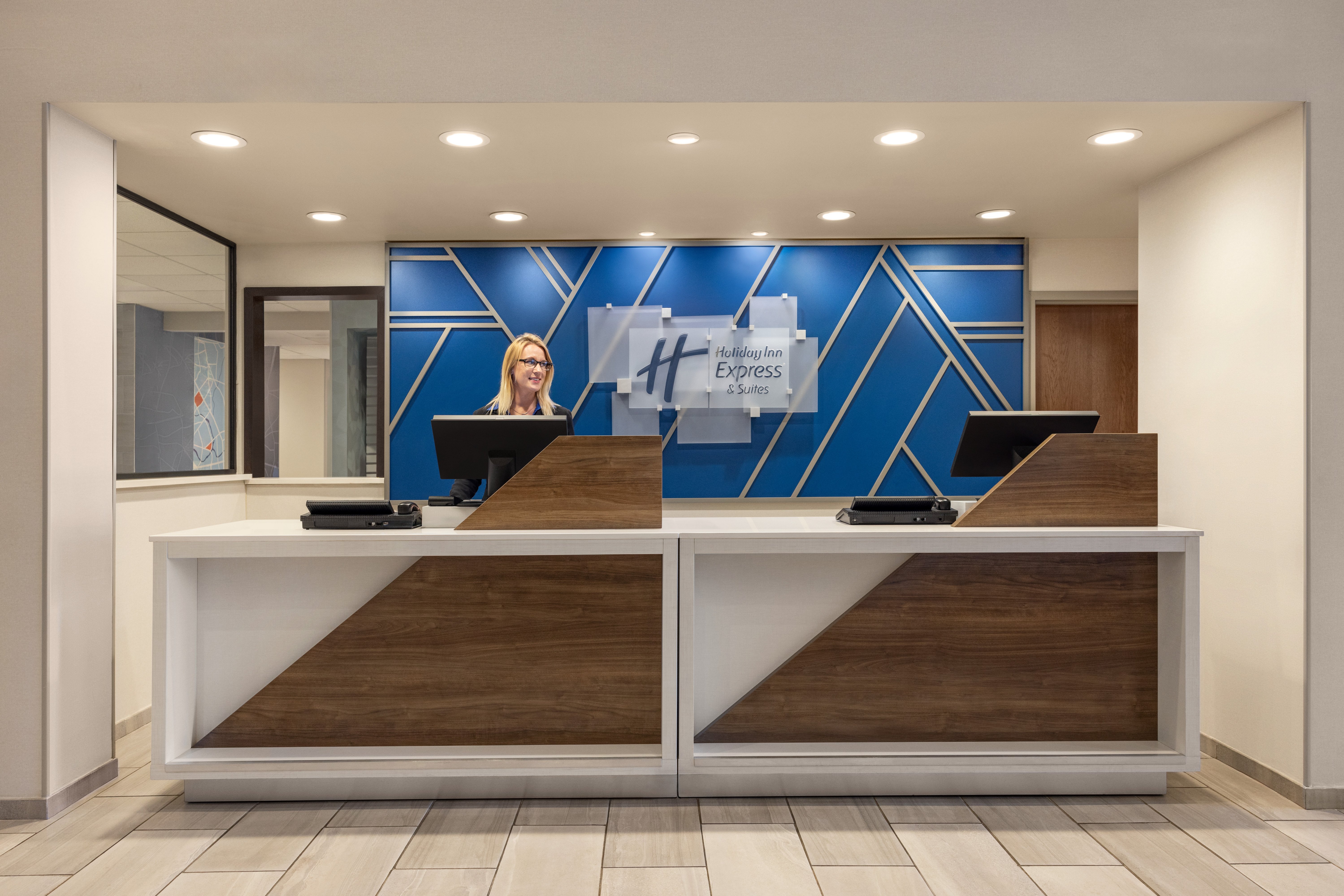 Holiday Inn Express And Suites Indianapolis W Airport Area 6/65