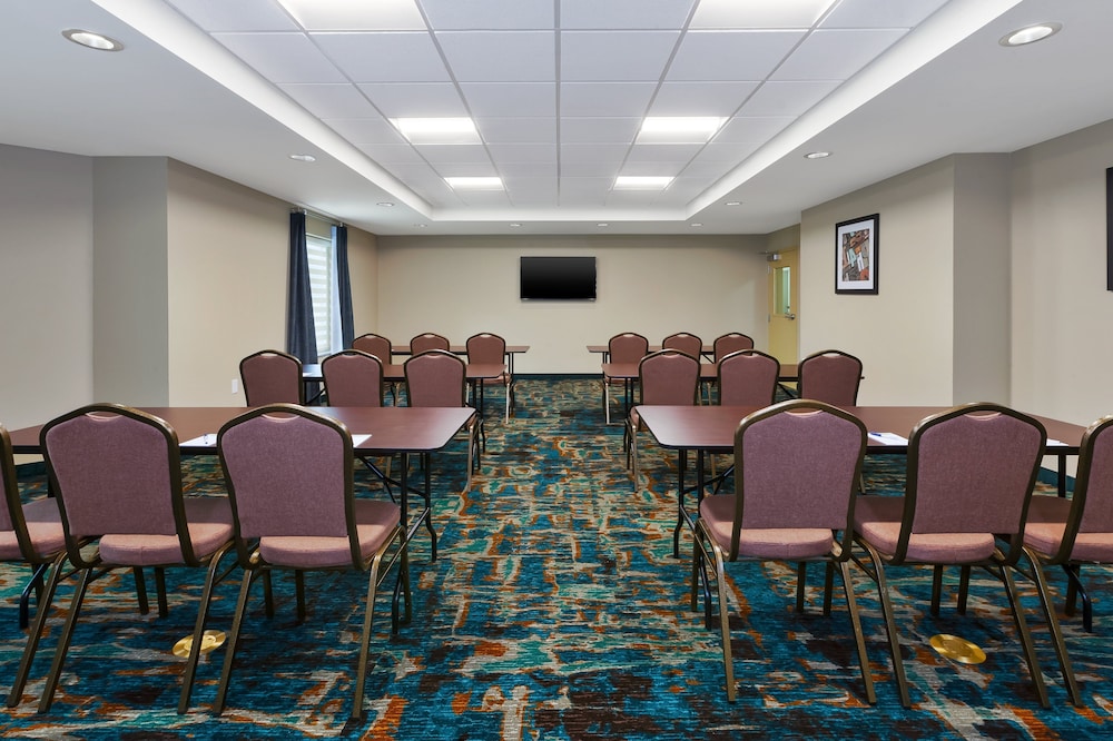 Candlewood Suites Louisville Northeast 28/33