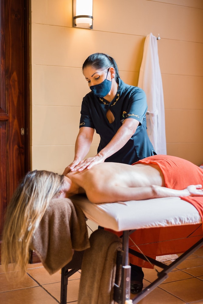 ARENAL KIORO SUITES AND SPA 35/71