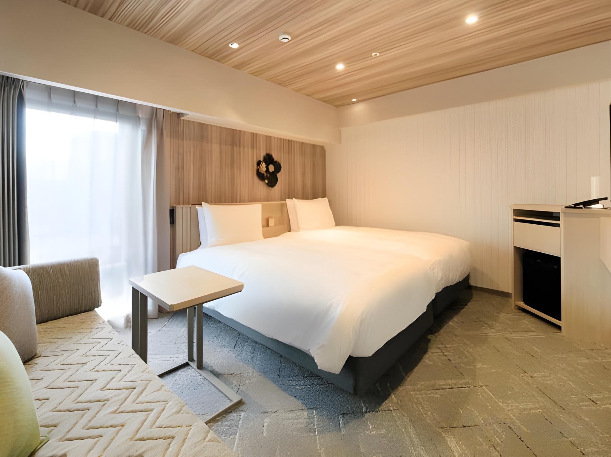 Room, Single, Twin Beds, Station View, Smoking