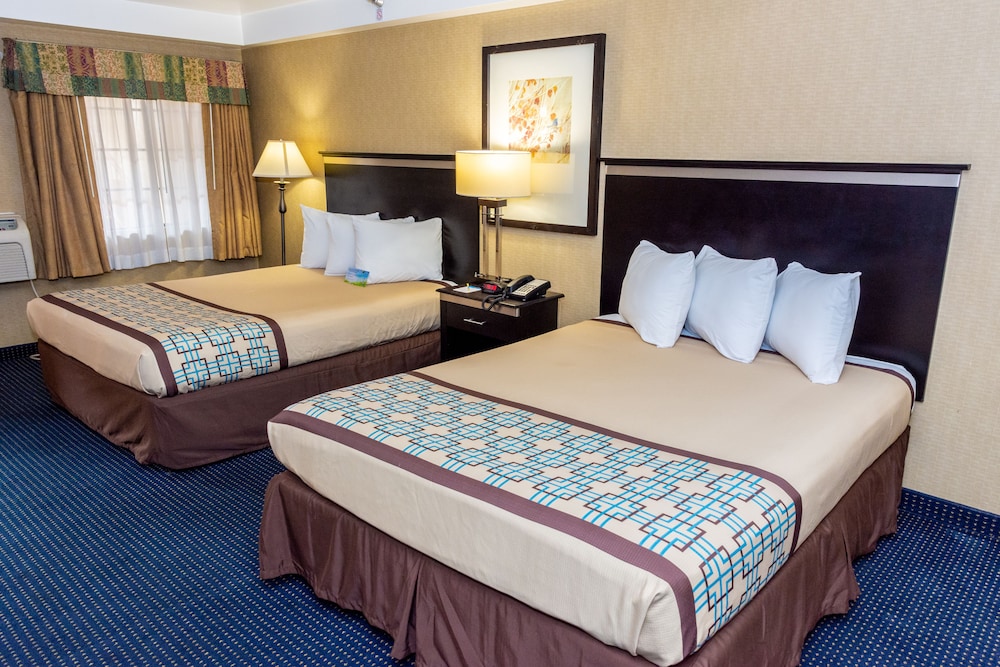 Days Inn & Suites By Wyndham Artesia 15/37