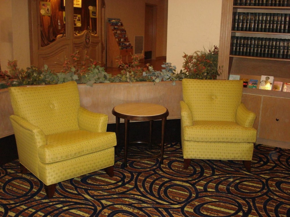 The Chateau Hotel And Conference Center 39/53