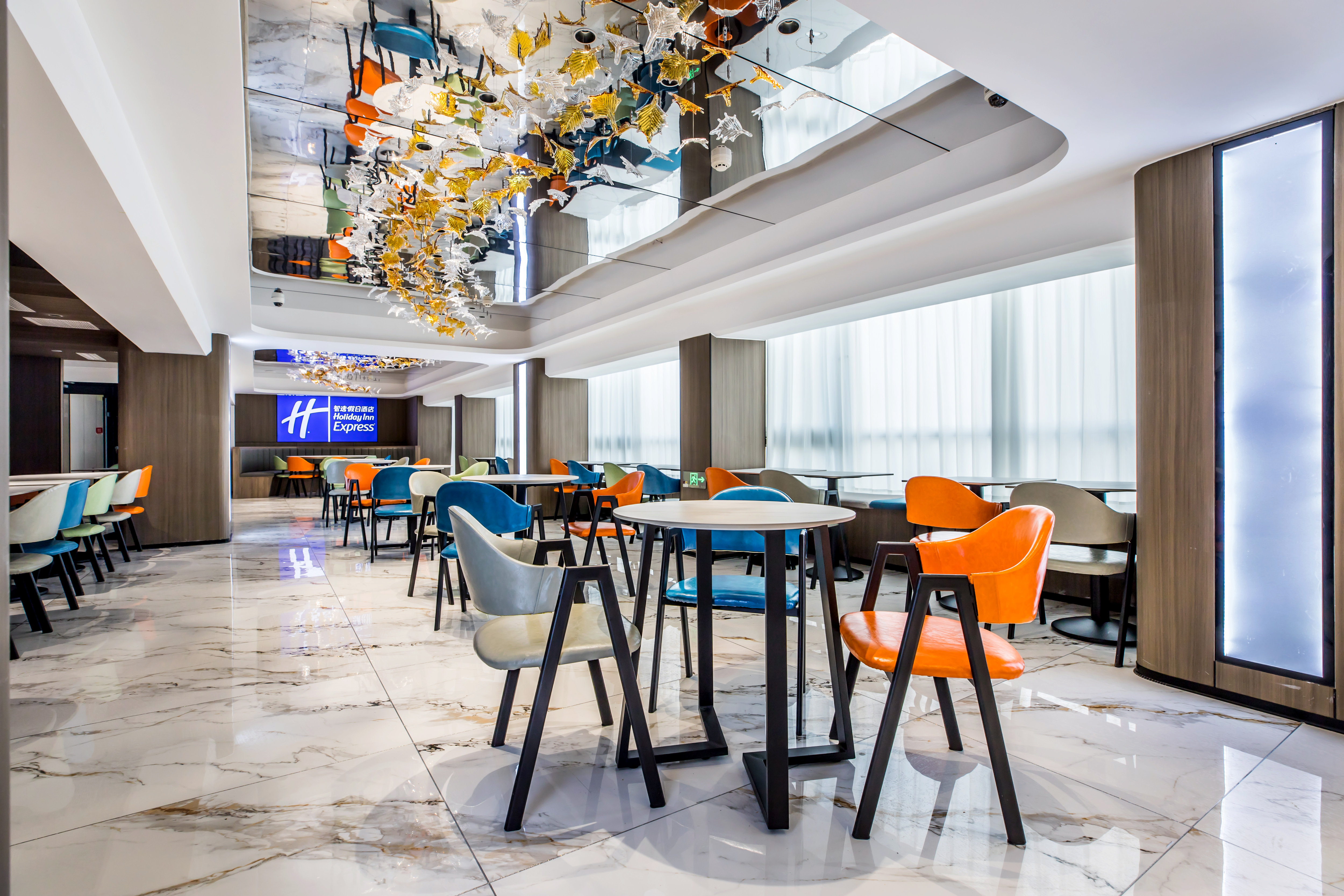 HOLIDAY INN EXPRESS CHENGDE DOWNTOWN 71/86