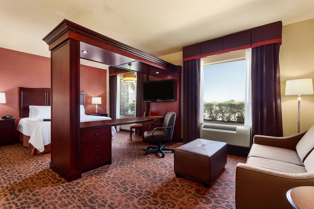 Hampton Inn & Suites Mission 36/54