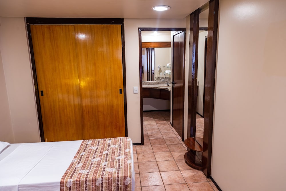Plaza Praia Suites 43/75