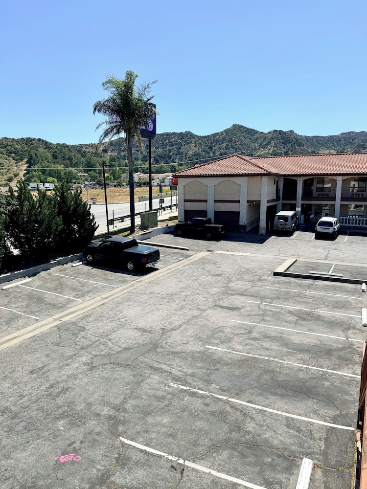 Castaic Inn Near Six Flags Magic Mountain 22/43