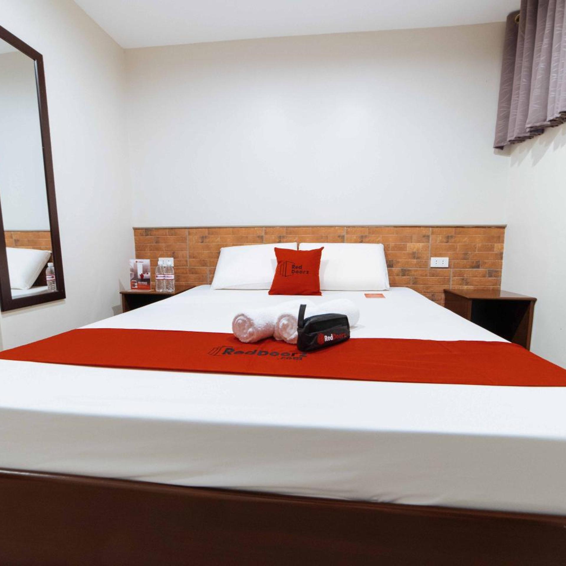 RedDoorz @ Traveler's Inn Bajada Davao 12/24