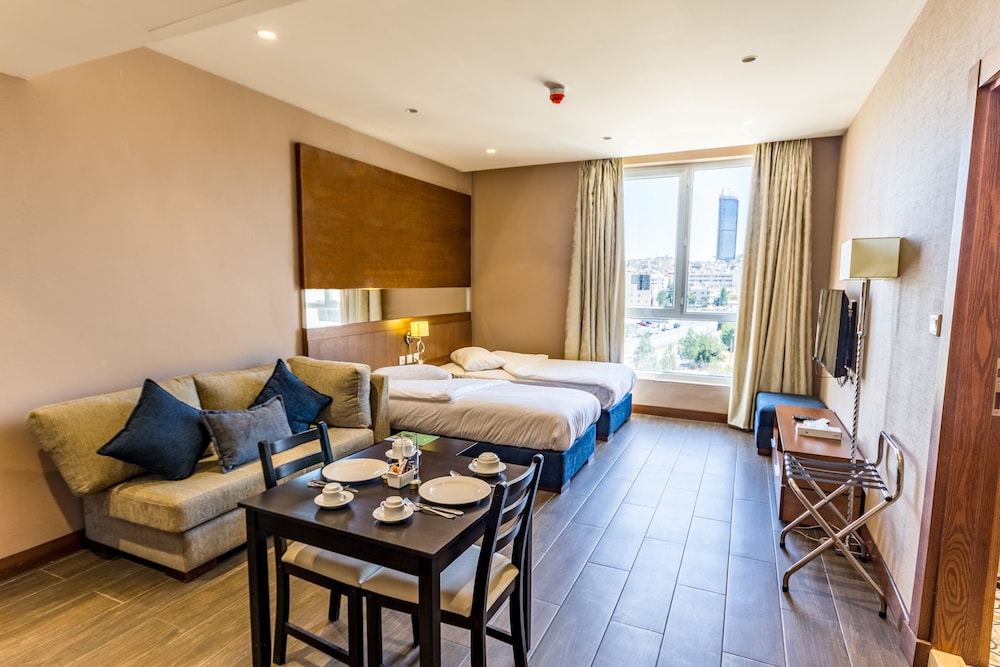 7th Star Hotel Suites 12/28