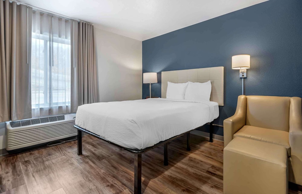 Studio, Queen Bed