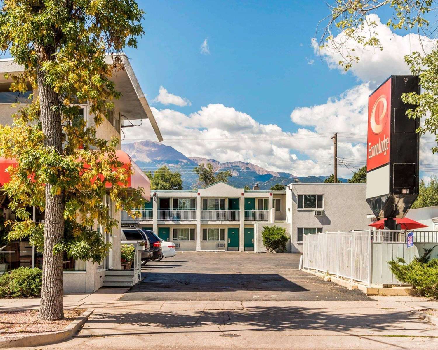 Econo Lodge Downtown Colorado Springs CO 4/18