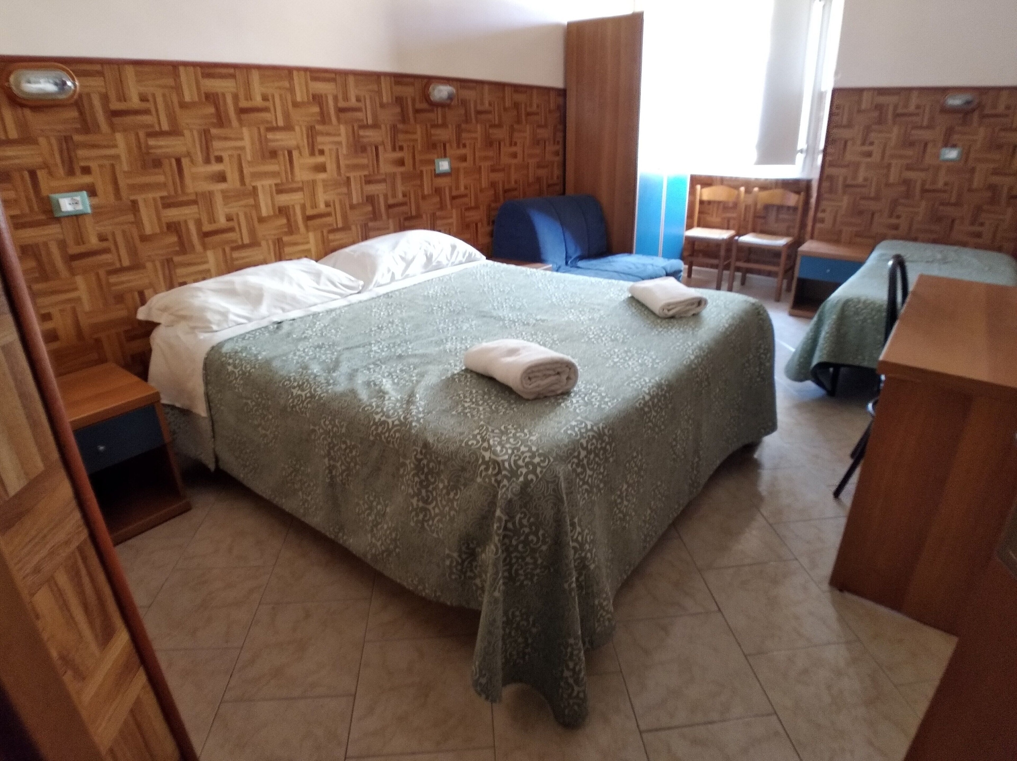 غرفة ثلاثية بحمام خاص، Hotel Cressy 2/7