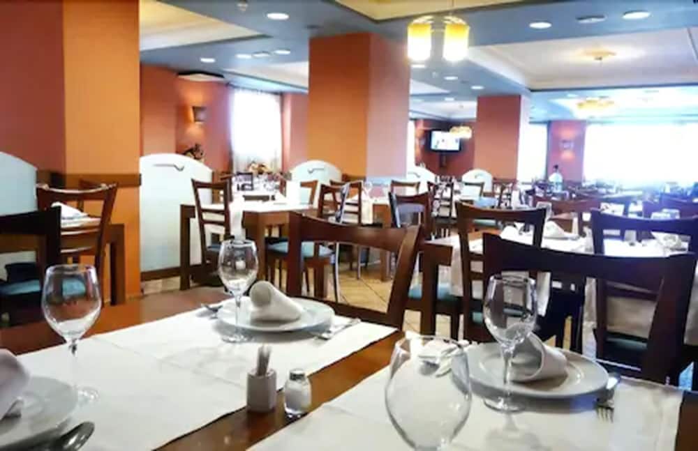 El Tollo Hotel Restaurante 25/40