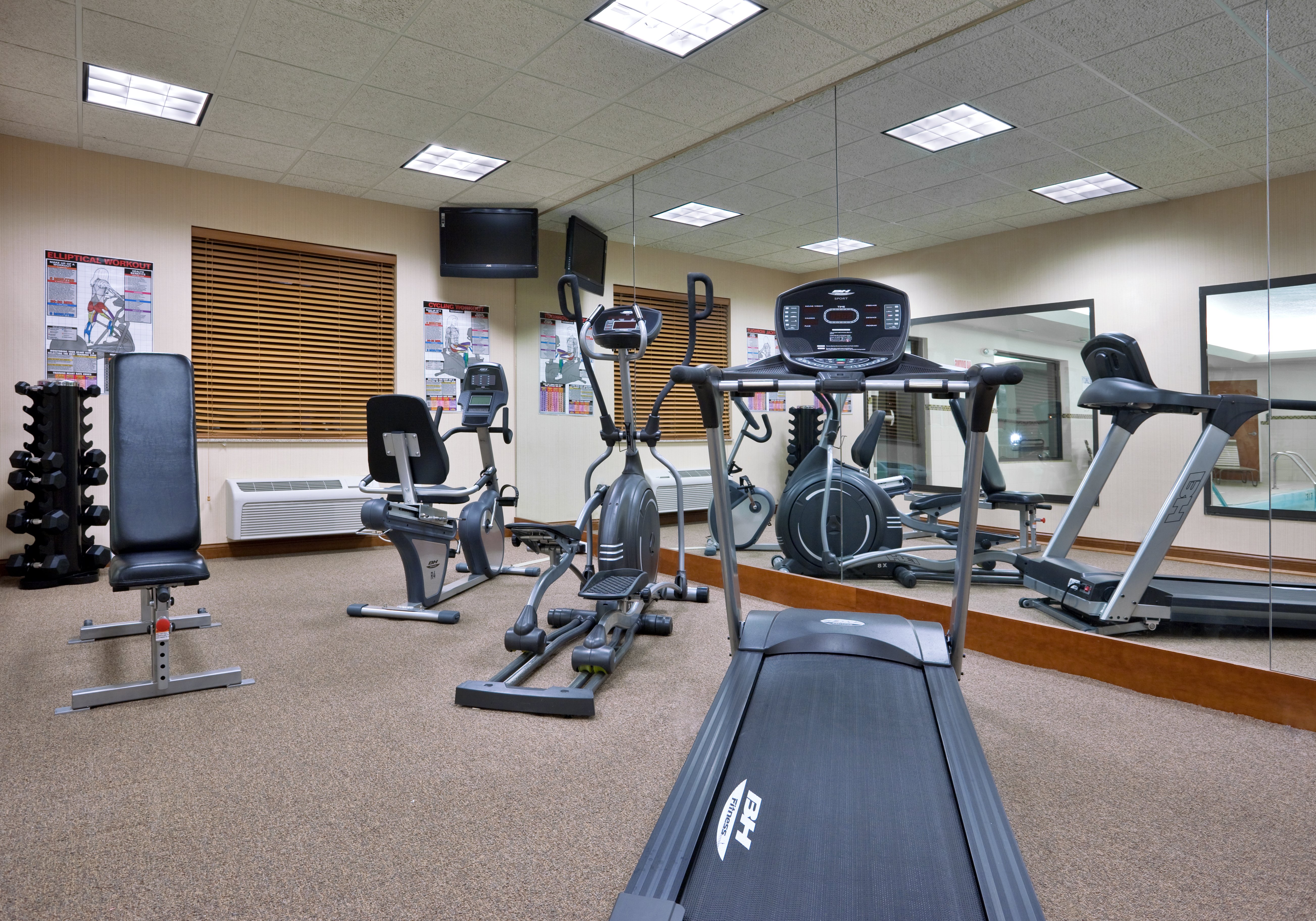 Holiday Inn Express Hotels And Suites Dayton North Tipp City 30/48