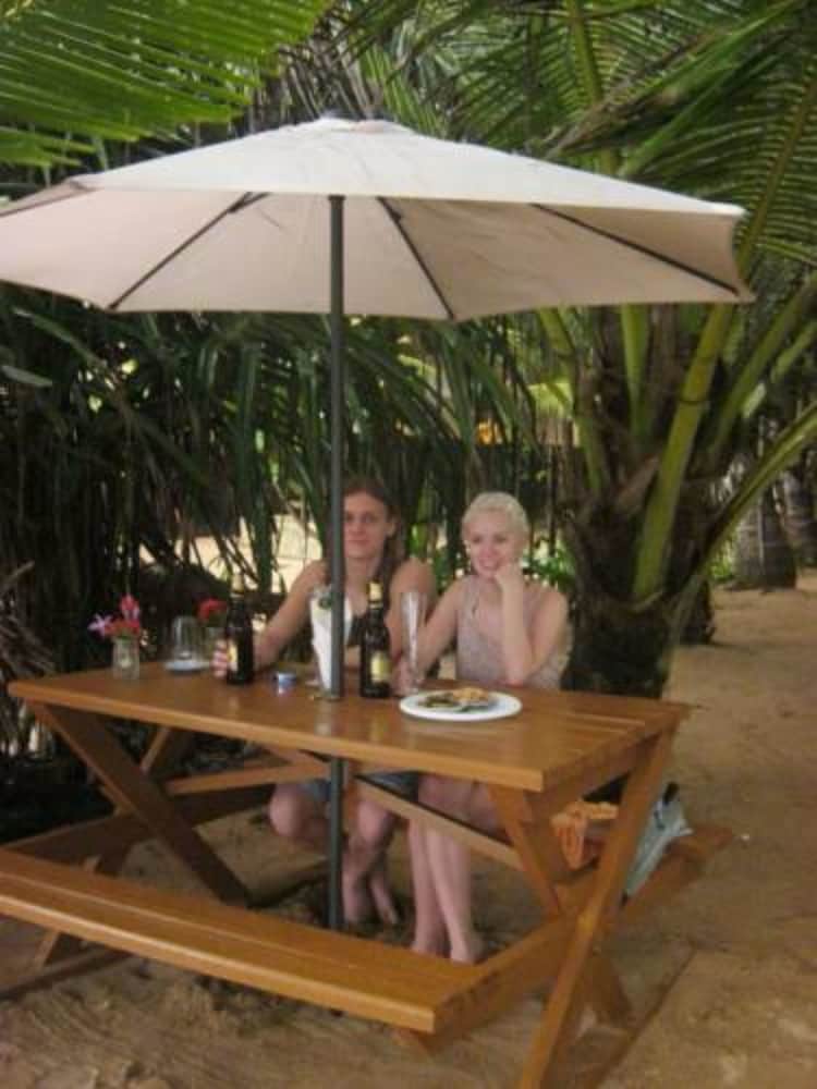 Arcade Beach Hotel 50/50