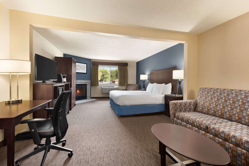 Baymont By Wyndham Owatonna 9/59