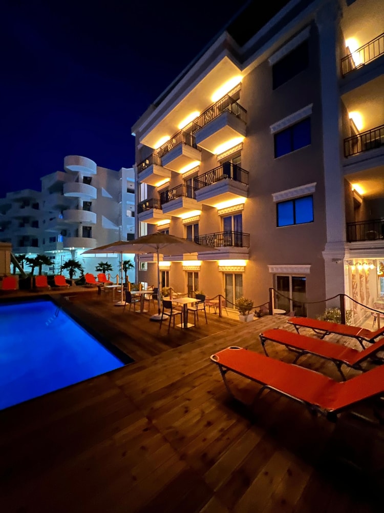 Class hotel in Ksamil