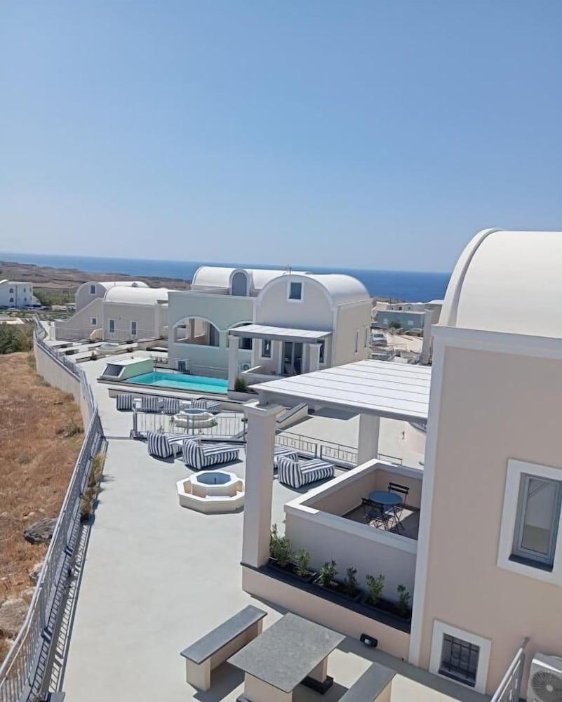 The Noverian Bios Caldera, Sunset Suites 51/58