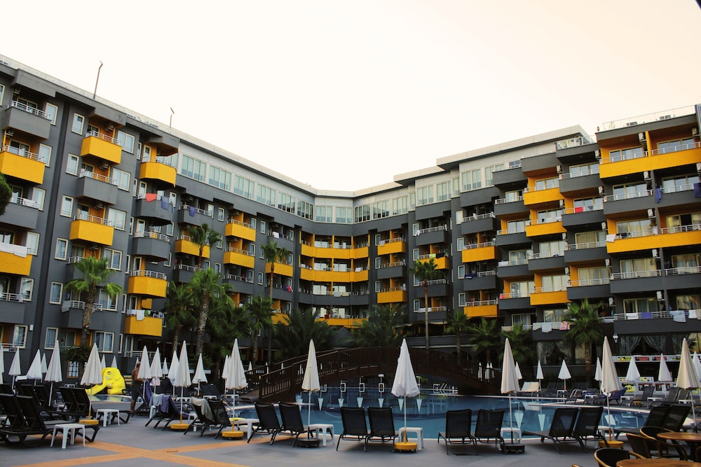 SENZA Grand Santana Hotel 6/63