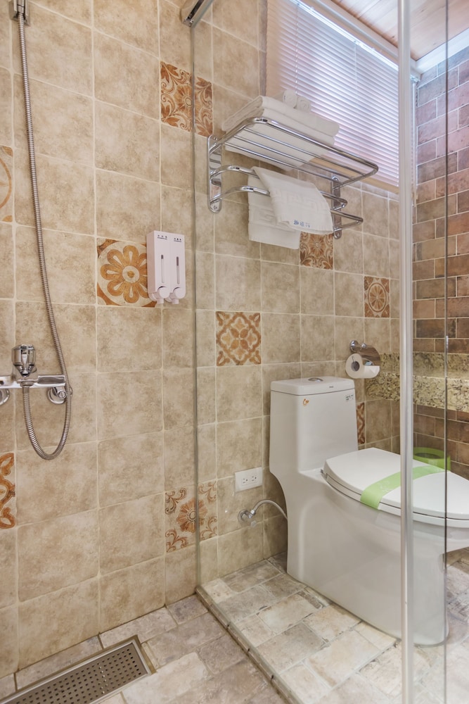 J.T World Funtrip B&B 42/44