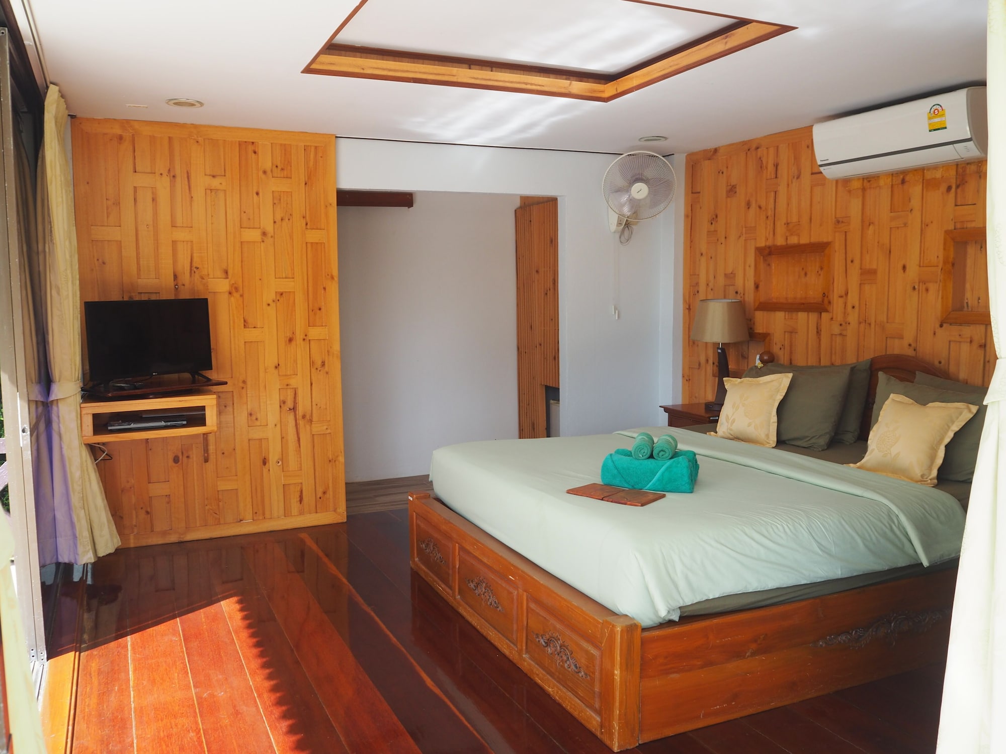 Thai, House, Twin Beds, Queen and Twin Beds, Partial Sea View