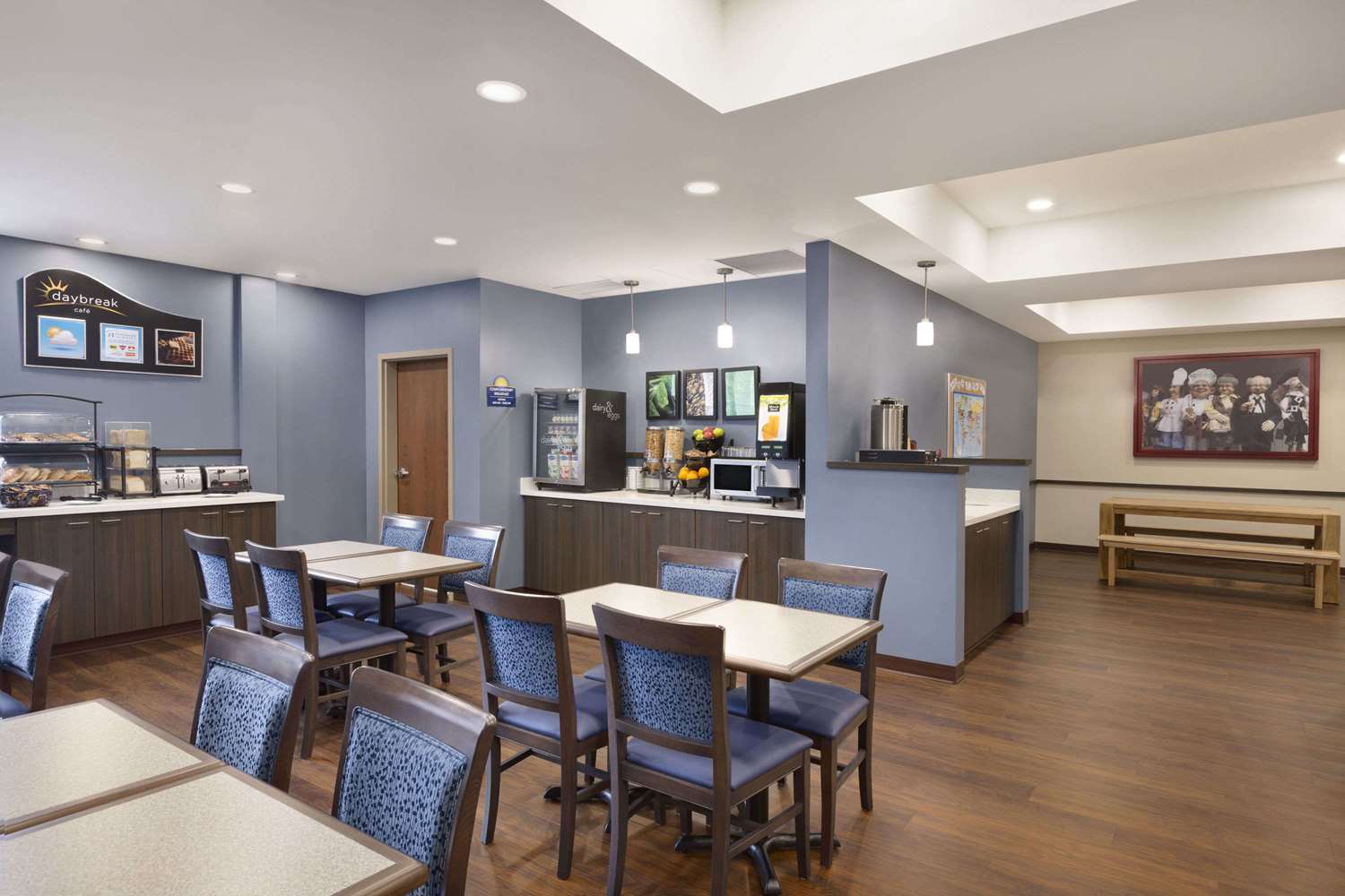 Days Inn & Suites By Wyndham Lindsay 35/43
