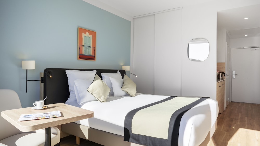 STUDIO, DOUBLE BED