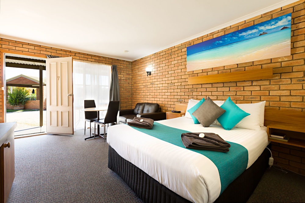 STATESMAN MOTOR INN 7/25