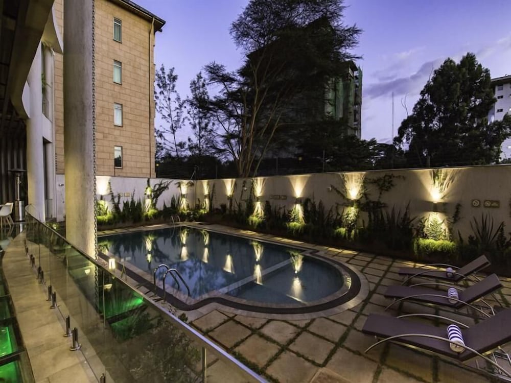Royal Tulip Canaan Hotel 50/80