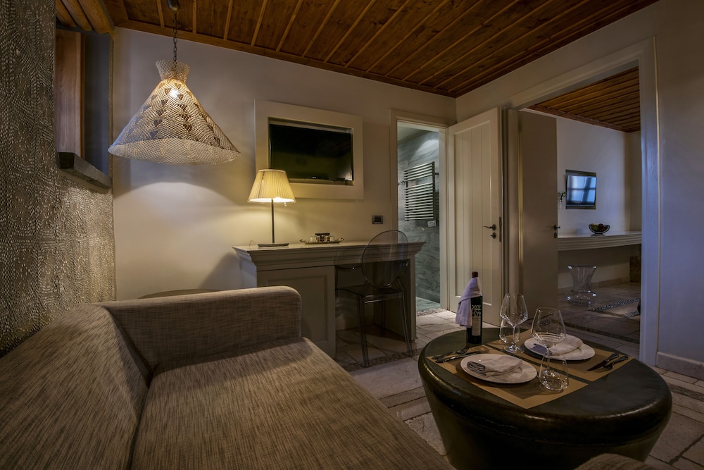 Kinsterna Hotel 7/47