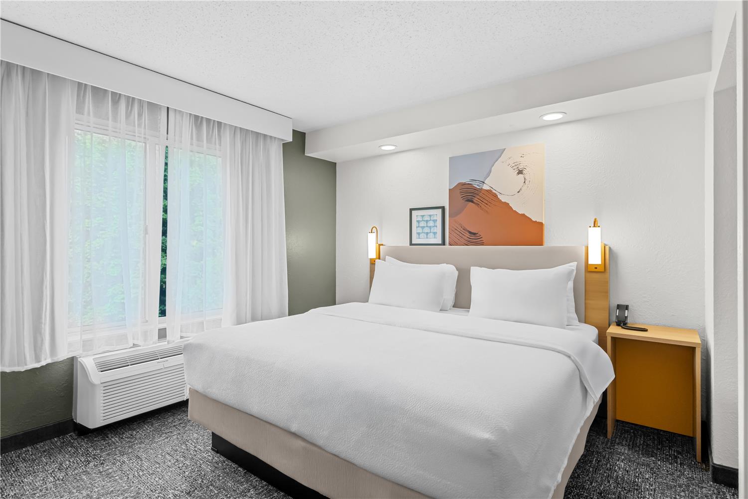 Studio, King Bed