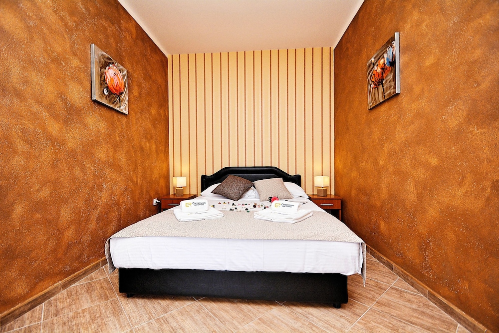Cattaroom Apartments 20/76