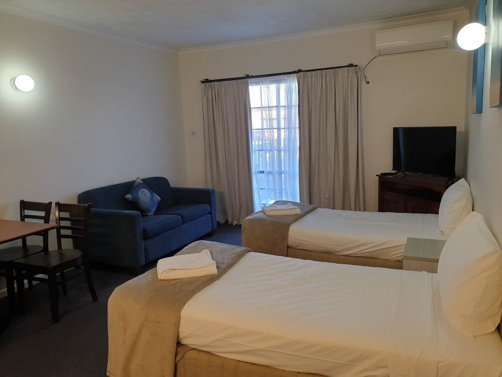 Shakespeare Motel 24/50