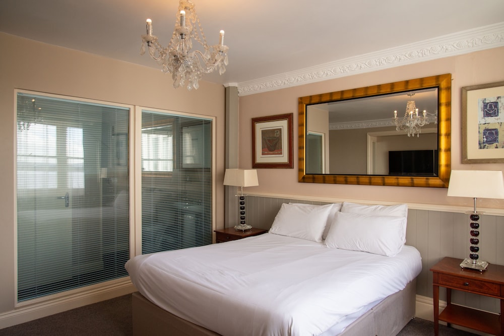 Royal Hotel 15/50