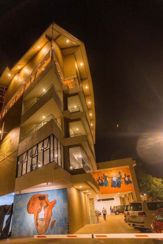 The Hut Restaurant & Boutique Hotel 2/55