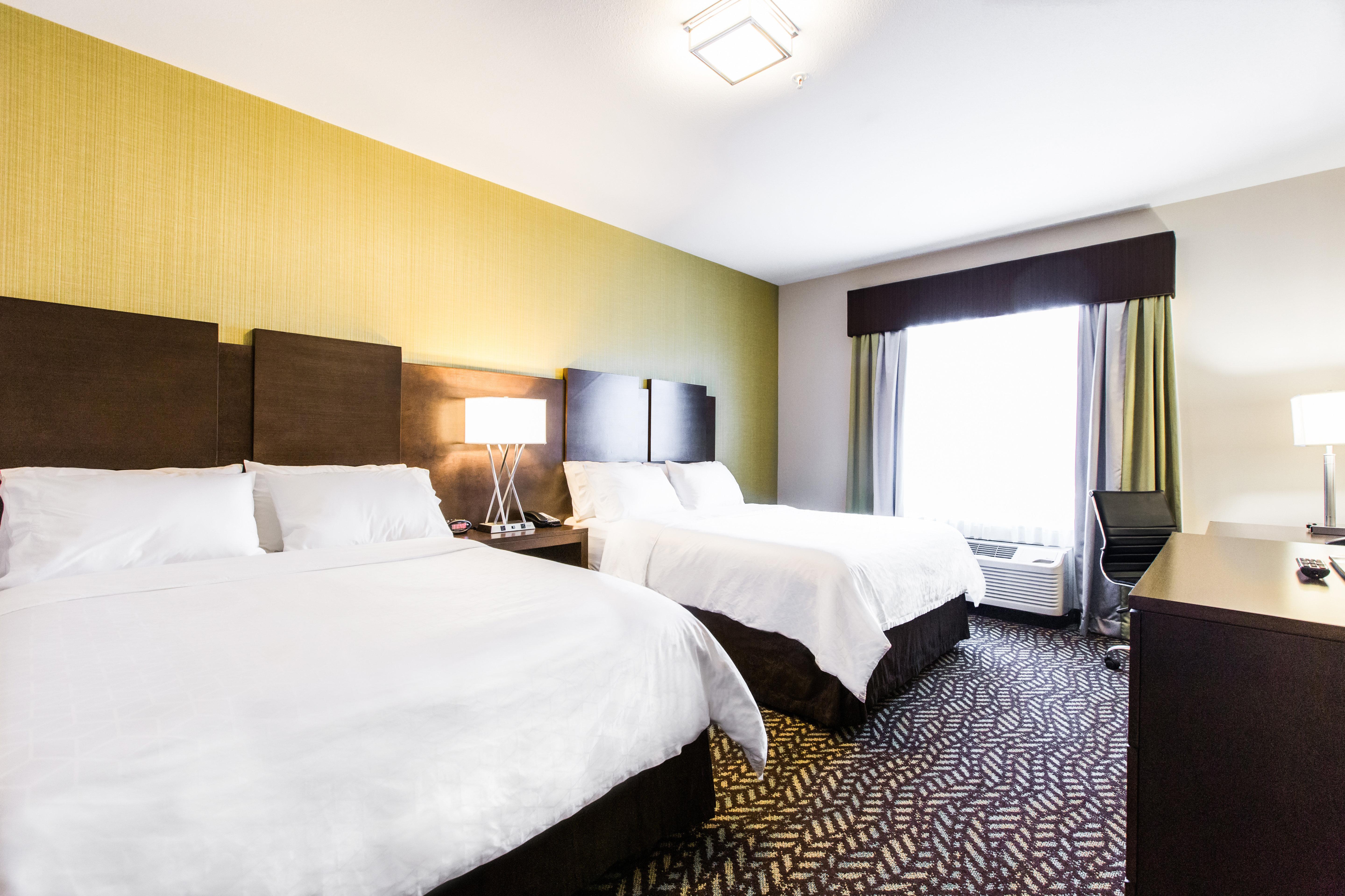 Kids Suite, 2 Queen Beds, Sofa