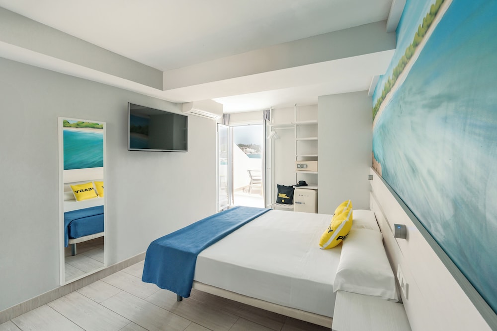 Hotel Ryans La Marina 26/69