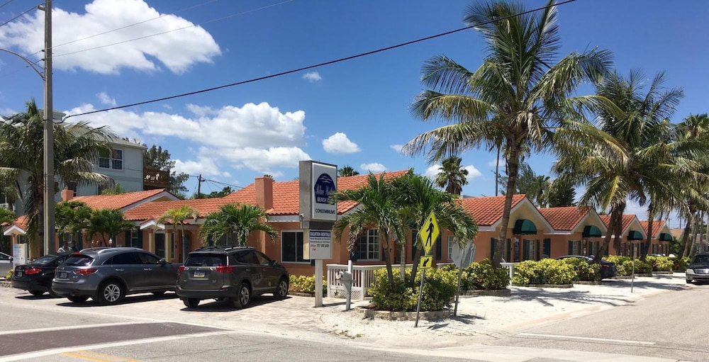 Blue Waters Beach Club 2/45