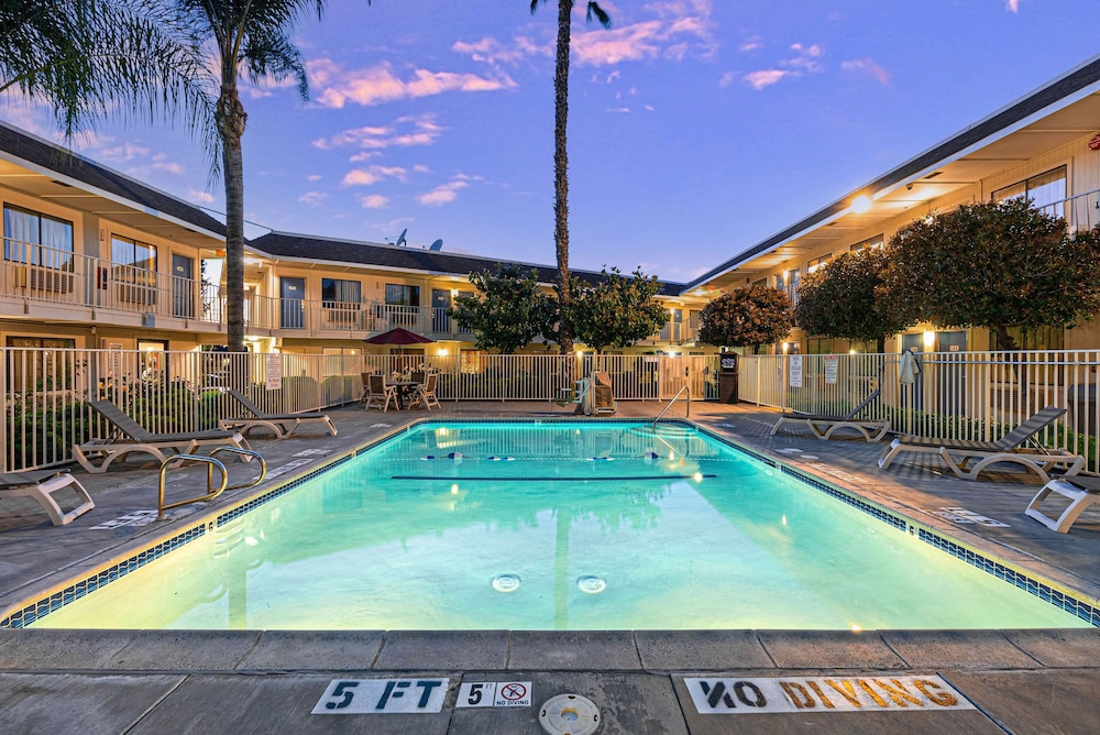 Motel6 Temecula, CA - Historic Old Town 47/62