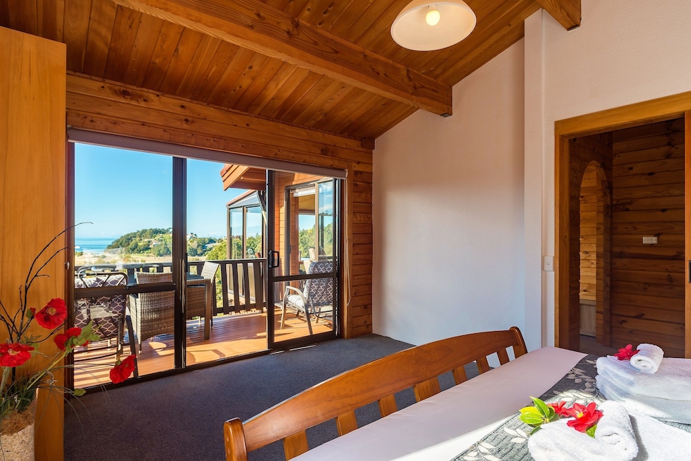 KIMI ORA ECO RESORT 32/70
