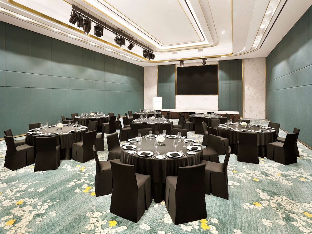 Sofitel Ambassador Seoul Hotel and Serviced Residences 59/71