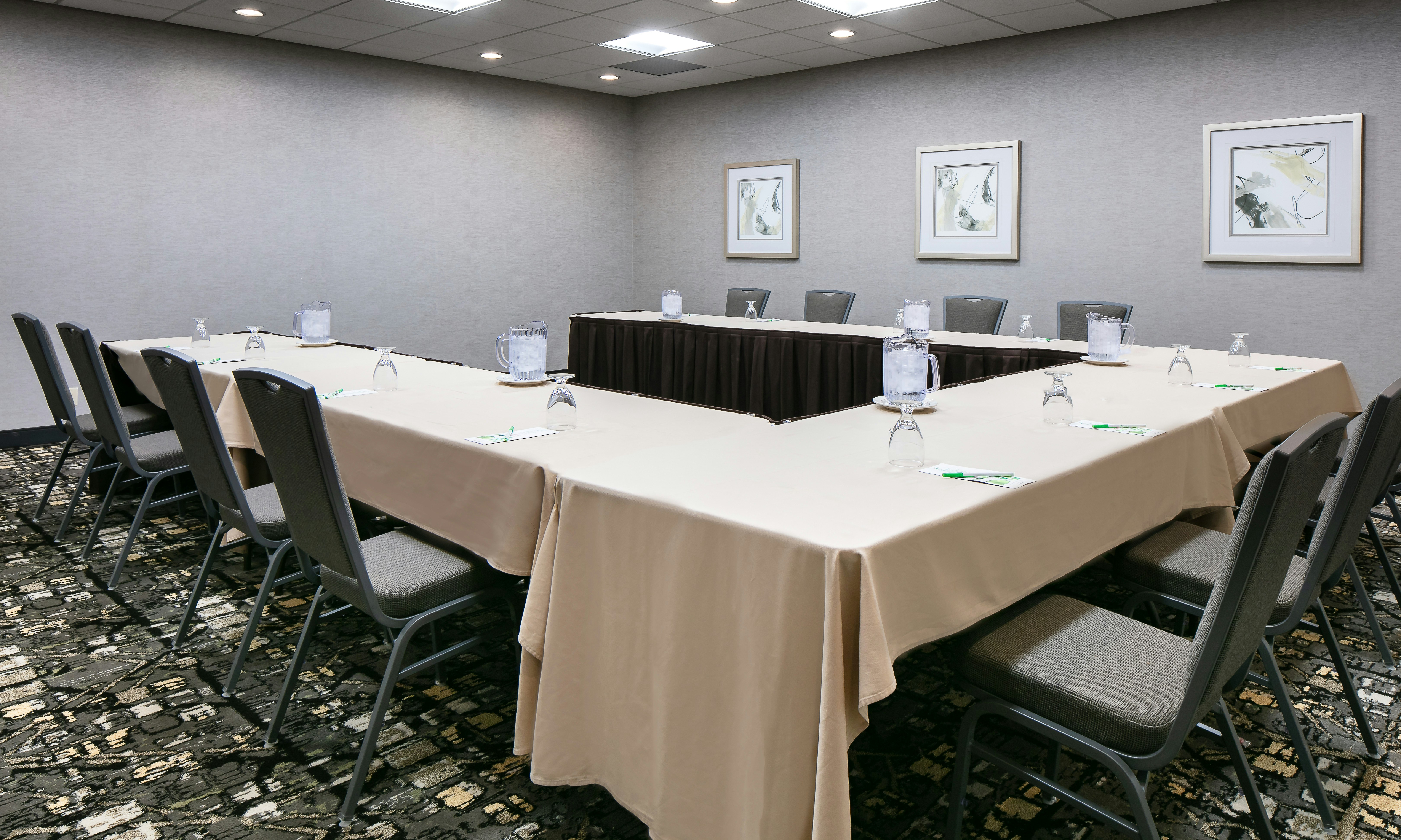 Holiday Inn Hotel And Suites Des Moines Northwest 33/50