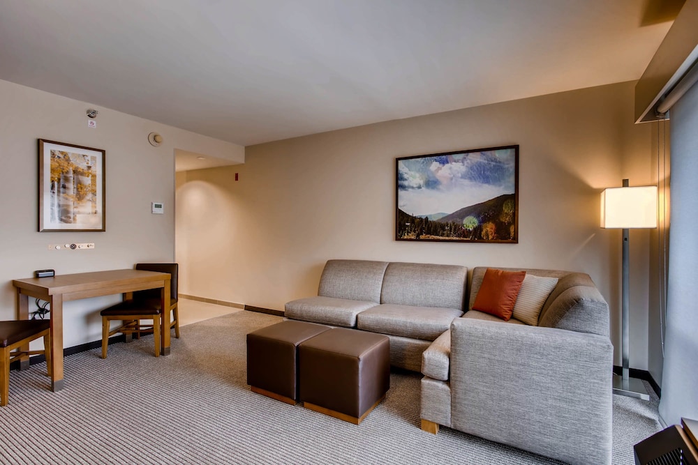 Hyatt Place Keystone 24/50