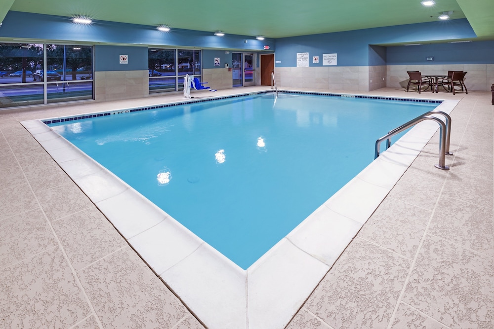 Holiday Inn Express Suites Stafford Nw Sugar Land An Ihg Hotel 34/56