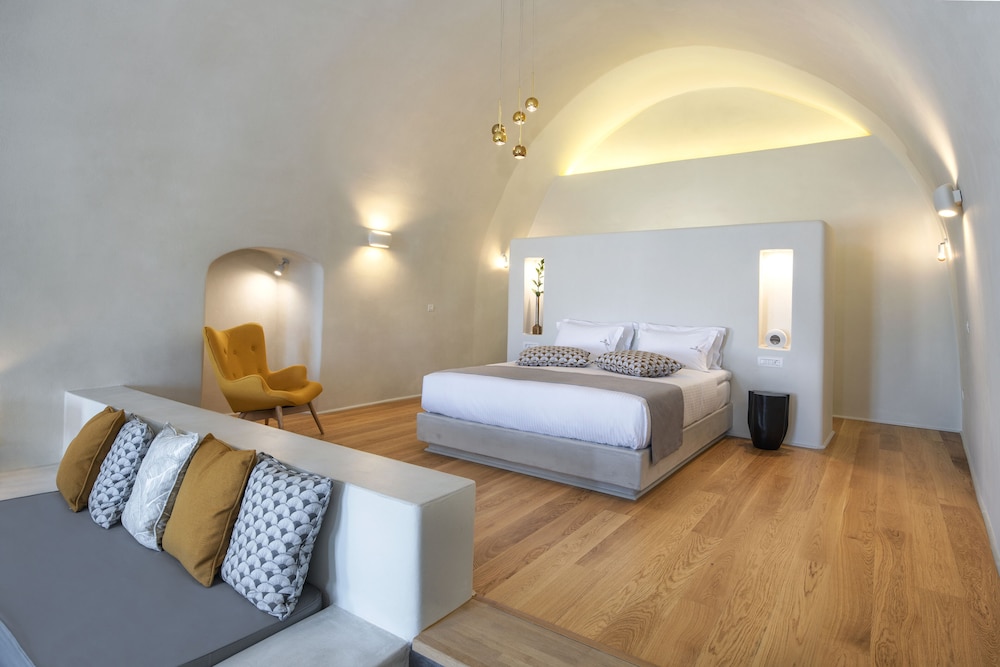 CAVE, MYTH, SUITE, PRIVATE POOL