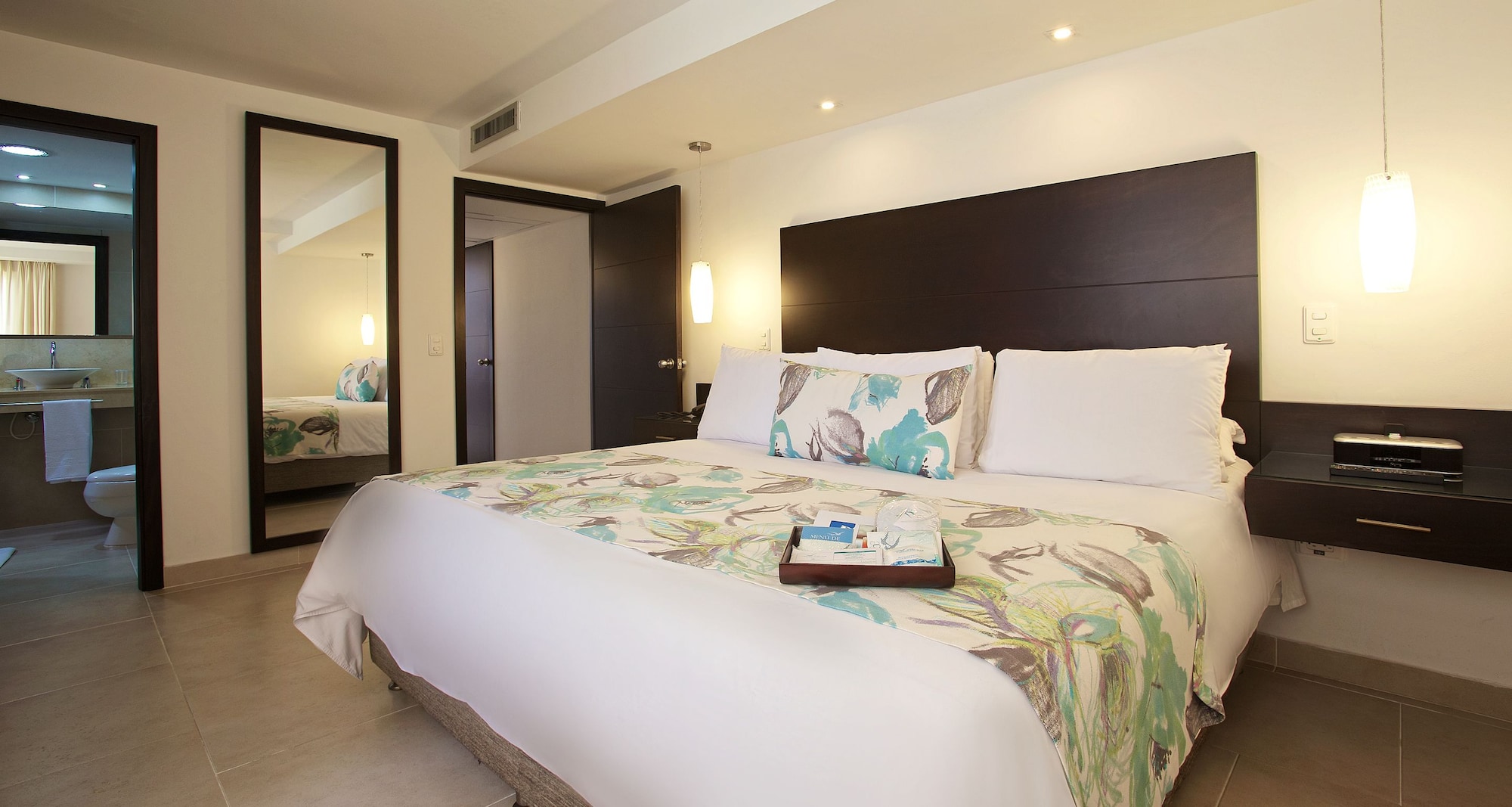 JUNIOR SUITE, OCEAN VIEW, BALCONY