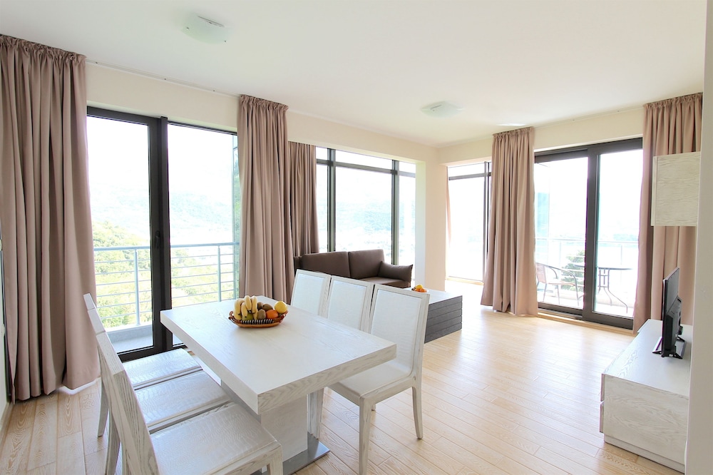 Apartments Aqua 40/66