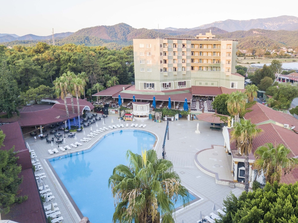 Armas Kaplan Paradise Hotel 14/63