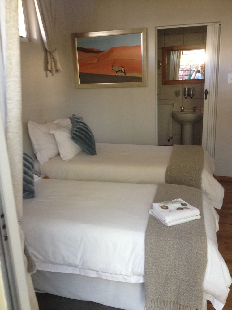 The Nook B&B 40/40